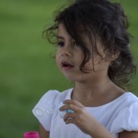 Kelly cherche une baby sitter à Colombey les Deux Églises