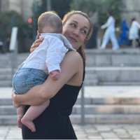 Hélène cherche une assistante maternelle à Cergy