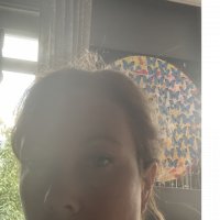 Ellen cherche une baby sitter à Zonza
