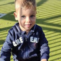 Caroline  cherche une baby sitter à saint symphorien